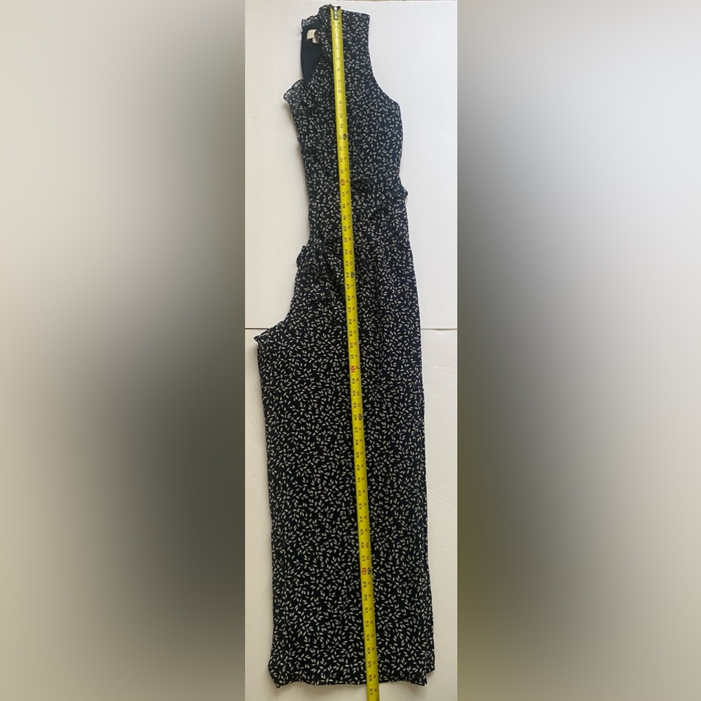 LOFT Outlet Floral Jumpsuit Size 8 Ruffle V-Neck Navy White Effortlessly chic✨ - Picture 12 of 16